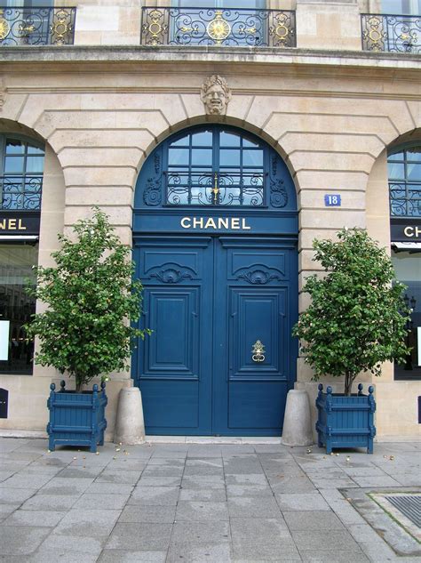 chanel door paris